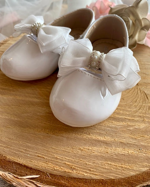 White Bow Walking Shoe