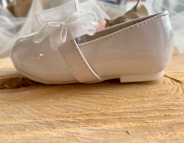 White Bow Walking Shoe